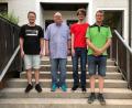 Bild: däu
Der Vorstand der Schachfreunde Haselmühl/Amberg nach den Neuwahlen (von links): Anatoli Vinogradov (2. Vorstand, Spielleiter, Jugendleiter und Schachwart), Gerhard Schindzielorz (1. Vorstand und Kassier), Nicolas Fritsch und Bernhard Weiß (beide Jugendleiter).