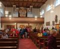 Bild: Dirrigl/exb
Die Wanderung durch Schmidgaden musste wegen des Regens in die Kirche verlegt werden.