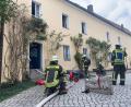 Bild: Gabi Schönberger
Feuerwehrleute sind am Pfarrplatz in Weiden im Einsatz. Dort ist am Freitagvormittag ein Feuer in einer Küche ausgebrochen.