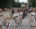 Bild: kro
Ein prächtiger Festzug zog durch Dippersreuth. Gefeiert wurde der 40. Geburtstag des "Heisls" in der Dorfmitte.