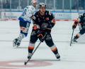 Bild: Puckpix_by_Steph/exb
David Elsner (vorne) wechselt von der Löwen Frankfurt aus der DEL zu den Blue Devils Weiden.