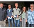 Bild: jr
Für jahrzehntelange Treue dankte die Stadt Mitterteich zwei verdienten Mitarbeitern. Im Bild (von links) Bürgermeister Stefan Grillmeier, Ulli Lachmann, Wolfgang Stark, Personalratsvorsitzende Luisa Kamm und Geschäftsleiter Klaus Schüßler.
