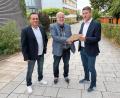 Bild: kal
Die Mittelschule Kümmersbruck verabschiedet langjährigen Lehrer (von links): Konrektor Markus Gleißner, Studienrat Josef Popp und Schulleiter Florian Fuchs.