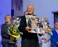Bild: gri
Reinhold Escherl sagt leise Servus bei der Freudenberger Bauernbühne. Links seine Ehefrau Regine.