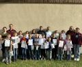 Bild: Lara Wamser/exb
17 Kinder beteiligten sich beim Ferienprogramm des Schützenvereins Tirschenreuth. Alle Teilnehmer erhielten ein Päckchen Süßes und Urkunden.