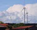 Bild: bö
Der Gemeinderat Ebermannsdorf zeigt sich offen für die Nutzung von Windkraft im östlichen Teil der Gemeinde an der B 85. Hier ein Blick auf die Windkraftanlage bei Reinbrunn in der Nachbargemeinde Ursensollen.
