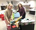 Archivbild: wro
Ehrenamtlich geleitet wird die Leihbücherei in Fuchsmühl von Judith Linberg-Karwath (rechts). Unterstützt wird sie von Carolin Konz (links).