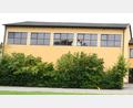 Bild: sche
Die Turnhalle (links) der geschlossenen Schule in Lintach kann mit Genehmigung des Freudenberger Gemeinderats weiterhin von Vereinen und Organisationen genutzt werden.