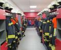 Bild: Lowak
Auf den modernen Umkleideraum sind die Aktiven der Feuerwehr Oberwildenau ganz besonders stolz. Die neuen Spinde aus Holz hat ein Schreiner aus dem Ort nach den Vorgaben der Feuerwehr angefertigt.