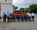 Bild: Elisabeth Schmidl/exb
Einige der Teilnehmer an der Leistungsprüfung der Feuerwehr Etsdorf mit (von links) Zweitem Kommandant Martin Schießlbauer, Vorsitzender Julia Viehauser und Erstem Kommandant Dominik Baumer sowie (von rechts) dem neuen Kreisbrandrat Christof Strobl, dem ehemaligen Kreisbrandrat Fredi Weiß und Kreisbrandinspektor Armin Daubenmerkl.