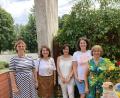 Bild: Kinderhaus Tohuwabohu/exb
20 Jahre ist Angelika Dexheimer (Zweite von links) im Kinderhaus Tohuwabohu. Mit ihr feiern (von links) Doris Schörner, Sema Tasali-Stoll, Sylvia Pfeffer und Angelika Dexheimer. Die beiden Letztgenannten treten in den Ruhestand.