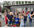 Bild: Tobias Plößner/exb
Gut gelüftet - die Kinder haben Riesenspaß bei der Feuerwehr.