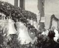 Bild: Archiv Schulz
Am 12. August 1928 weiht Stadtpfarrer Johann von Gott Hiederer unter großer Anteilnahme der Bevölkerung die sechs neuen Glocken auf dem Kirchplatz. Drei Tage später, am Feiertag Mariä Himmelfahrt, dem Patroziniumstag der Stadtpfarrkirche, erklingen sie erstmals vom Kirchturm aus.