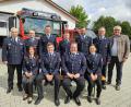 Bild: H-J. Schlosser/exb
Der Verwaltungsrat der Feuerwehr Weihern ist neu gewählt: Neuer Vorsitzender ist (vorne Zweiter von links) Andreas Haider, sein Stellvertreter Reinhard Reis jun. (vorne Dritter von links). Dazu gratulieren auch Bürgermeister Richard Tischler (rechts) und Kreisbrandmeister Günther Ponnath (links).