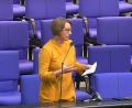 Archivbild: Hierl/exb
Die Bundestagsabgeordnete Susanne Hierl (CSU) während einer Fragestunde im Bundestag im Jahr 2022. Mittlerweile hat sie außerdem 21 Reden im Bundestag gehalten. Während sie beim ersten Mal "beinahe gestorben" wäre, ist sie mittlerweile hinterm Rednerpult nicht mehr aufgeregt.