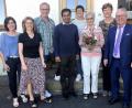 Bild: wro
Anna Burger (Dritte von rechts) feierte am vergangenen Freitag ihren 90. Geburtstag. Zu den Gratulanten gehörten neben ihrer Familie auch Bürgermeister Toni Dutz (rechts), Pfarrvikar James George (Vierter von links) und die Vertreterinnen der Vereine, Antje Thoma (links) vom Frauenbund und Monika Meißner (Vierte von rechts) vom Obst- und Gartenbauverein Wiesau.