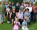Bild: jr
Mit einem großen Familienfest beging Theresia Zeitler (sitzend, Mitte) ihren 95. Geburtstag. Kinder, Enkel und Urenkel ließen die Jubilarin hochleben. Im Namen der Stadt Mitterteich gratulierte Bürgermeister Stefan Grillmeier (links).