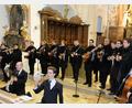 Bild: do
In der traditionellen Universitätstracht der "Tuna" demonstrieren 30 Sänger, begleitet mit viel Musik und tänzerischen Einlagen, den "Spirit of Portugal", so der Titel des Konzertprogramms, in der Klosterkirche Speinshart.