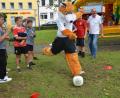 Bild: dob
Sogar der Fußballfuchs war beim Kinderferienprogramm der SpVgg mit von der Partie.