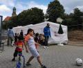 Bild: Arbeitskreis Asyl/exb
Rund um das ehemalige Krankenhaus hat der Arbeitskreis Asyl ein "Buntes Café" mit Spielmöglichkeiten für Kinder und Gesellschaftsmöglichkeiten für Erwachsene organisiert.