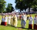 Bild: fvo
Beim Festgottesdienst am großen Frauentag am Fahrnberg mit Weihbischof Reinhard Pappenberger (Mitte) meinte es die Sonne besonders gut mit den vielen Gläubigen.