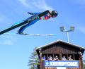 Bild: Jan Simon Schaefer
Sommerskispringen gepaart mit Rollerlauf - am Ochsenkopf gehen junge Kombiniererinnen an den Start.