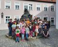 Bild: Edith Schön/exb
25 Kinder waren beim Ferienprogramm „Kirche und Kirchturm“ des Pfarrgemeinderates dabei.