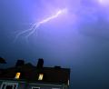 Symbolbild: Karl-Josef Hildenbrand/dpa
Der Deutsche Wetterdienst warnt vor heftigen Gewittern.