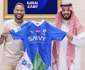 Bild: agentur_dpa
Dauergrinsen: Fahad Bin Saad Bin Nafel (rechts), Vorstandsvorsitzender von Al-Hilal, überreicht Neymar ein Trikot und überweist ihm pro Jahr 100 Millionen Euro.