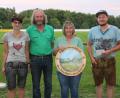 Bild: sis
Strahlende Gesichter bei (von links) der bisherigen Königin Silvia Fiederer, Sportleiter Ernst Kölbel, der Birgland-Königin 2023, Gunda Götz, und ihrem Ersten Ritter Patrick Danhauser.