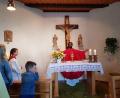 Bild: gi
Pfarrer Albert Joseph Jesuraj feiert mit den Gläubigen den Festgottesdienst zum Patrozinium St. Laurentius in Rückersrieth.