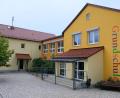Bild: do
Die "Potenzialanalyse Photovoltaik" bringt der Gemeinde viele Erkenntnisse zur Sonnenstromgewinnung auf Dächern gemeindeeigener Liegenschaften. Unter anderem erscheint die verstärkte Nutzung der Schulhaus-Dachflächen wirtschaftlich interessant.