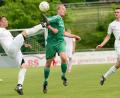 Bild: mhs
Markus Singer (grünes Trikot) und seine Mitspieler von der SpVgg Schönseer Land sind in dieser Saison noch nicht richtig in Tritt. Nervös wird deswegen im Grenzland keiner.