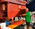 Archivbild: gz
Der "Feierer-Sepp" (Josef Füssl) zapft beim Barthlmarkt die Dreschmaschine an.