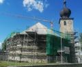 Bild: vsr
Die Dacharbeiten an der katholischen Kirche in Krummennaab schreiten gut voran.