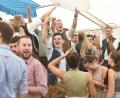 Archivbild: Gabi Schönberger
Floß, wie es singt, lacht und Party macht. Wenn es nicht Sturzbäche regnet, werden die Kirwaburschen und - mädels im Zelt vom Hochwasserschutz kaum etwas mitbekommen.