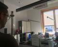 Bild: ihl
An zwei Schaltern werden die Kunden in der Oberviechtacher Zulassungsstelle bedient. Vier Mitarbeiterinnen teilen sich zwei Vollzeitstellen.