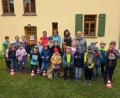 Bild: Brigitte Meyer/exb
Spaß bei den „Spielen ohne Grenzen“ der Katholischen Landvolkbewegung Wernersreuth hatten zahlreiche Kinder – auch wenn das Wetter beim Termin nicht gerade optimal war. Als Betreuerinnen waren (hinten von links) Karola Meyer, Monika Seitz, Monika Fritsch und Brigitte Meyer dabei.