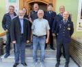 Bild: Kappl, Andreas [kap]
Johann Kreinhöfner (Mitte) mit den Gratulanten der CSU Ortsverband Neuhaus, der Neuhauser Feuerwehr und der DJK Neuhaus.