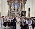 Bild: Claudia Königer/Förderverein Wallfahrtskirche Maria Kulm/exb
Beim Wallfahrtsfest in Maria Kulm mit dabei waren unter anderem Propst Milan Kucera (Reihe vorne, Sechster von links), Dr. Helmut Eikam (Reihe vorne, Siebter von links) und Luis-Andreas Hart (Reihe vorne, Fünfter von links) vom Förderverein Maria Kulm, Monsignore Karl Wuchterl (links) und Mitglieder der Münchenreuther Bauernkapelle.