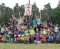 Bild: bk
Die Kinder und ihre Betreuer vergnügen sich auf der Wiese bei Gressenwöhr.