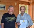 Bild: wku
Vorsitzender Wolfgang Strobel (links) ehrte Jakob Herbst für 70 Jahre Mitgliedschaft im ADAC.