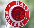 Symbolbild: Frank Leonhardt/dpa
Eine Streife der Autobahnpolizeistation Schwandorf kontrolliert einen polnischen Kleintransporter, der überladen war.