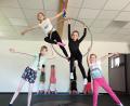 Bild: gau
Am Aerial Hoop üben die Mädchen Figuren.