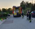 Bild: Daniel Müller
Aus dem Wassertank im Löschfahrzeug verteilte die Feuerwehr Wasser an die Bewohner von Neudorf.