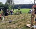 Bild: exb/Gemeinde Theisseil
Eine der jüngsten Aktionen war ein Nachbarschaftstag im Erlebnisgarten „Schlupfwinkel“. Während die Erwachsenen gemütlich beisammen saßen, hatten die Kinder und Jugendlichen denkbar viel Spaß.