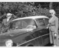 Bild: Archiv Familie Neugirg/Sammlung Ronald Zahn/exb
Anna und Adolf Neugirg liebten Ausflüge mit ihrem Auto. Hier mit einem Modell der zwischen 1957 und 1960 erfolgreichen Baureihe "Rekord" des Herstellers Opel.