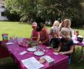 Bild: Monika Mittereder/exb
Zum Experimentieren im Pfarrgarten lud der Sachausschuss Ehe und Familie des Pfarrgemeinderats im Rahmen des Ferienprogramms ein.