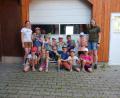 Bild: Stadt Bärnau/exb
Celina Schleifenheimer (links) und Lucia Weidl (rechts) betreuten die Kinder bei der Ferienprogrammaktion Schnitzeljagd und Basteln auf der Altglashütte.
