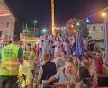 Bild: exb; Kirwaverein/Kerstin Gerchau
Bei besten Sommerwetter ist der Turnerplatz gefüllt bis auf den letzten Platz. Die Gäste genossen die laue Sommernacht und feierten ausgiebig.